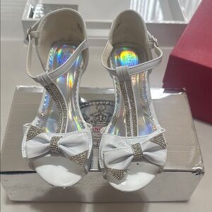 Elegant White Kids' Sandals with Bow